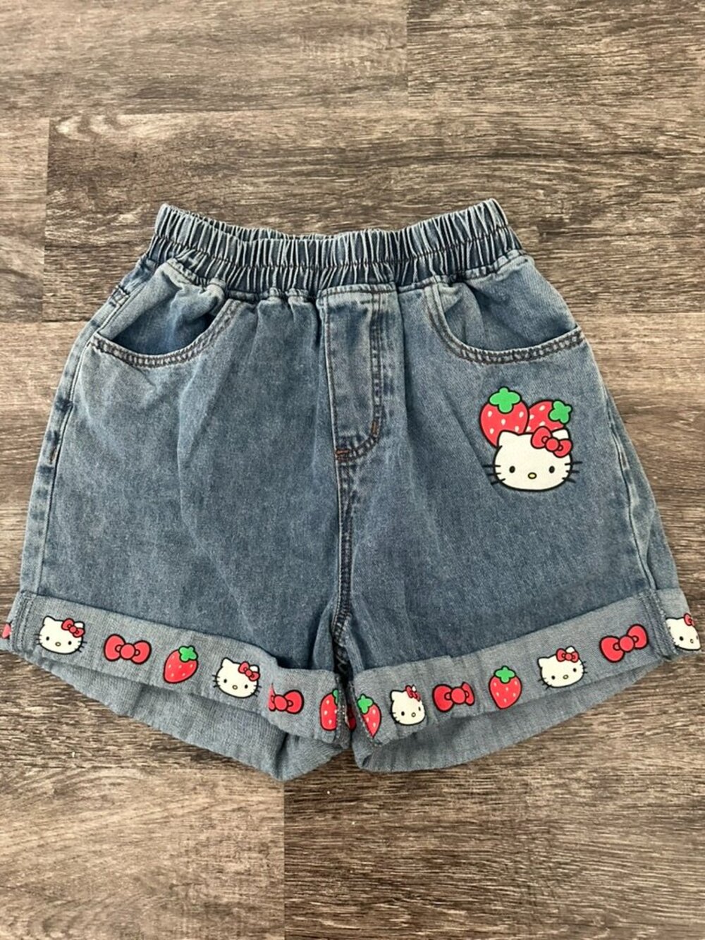 CUTE RETRO HK SHORTS